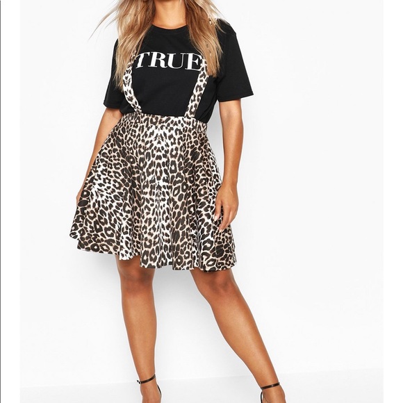 Boohoo Dresses & Skirts - 🆕 Leopard print Pinafore skirt